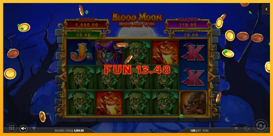 Blood Moon Hold and Win automat për para të vërteta, foto 3